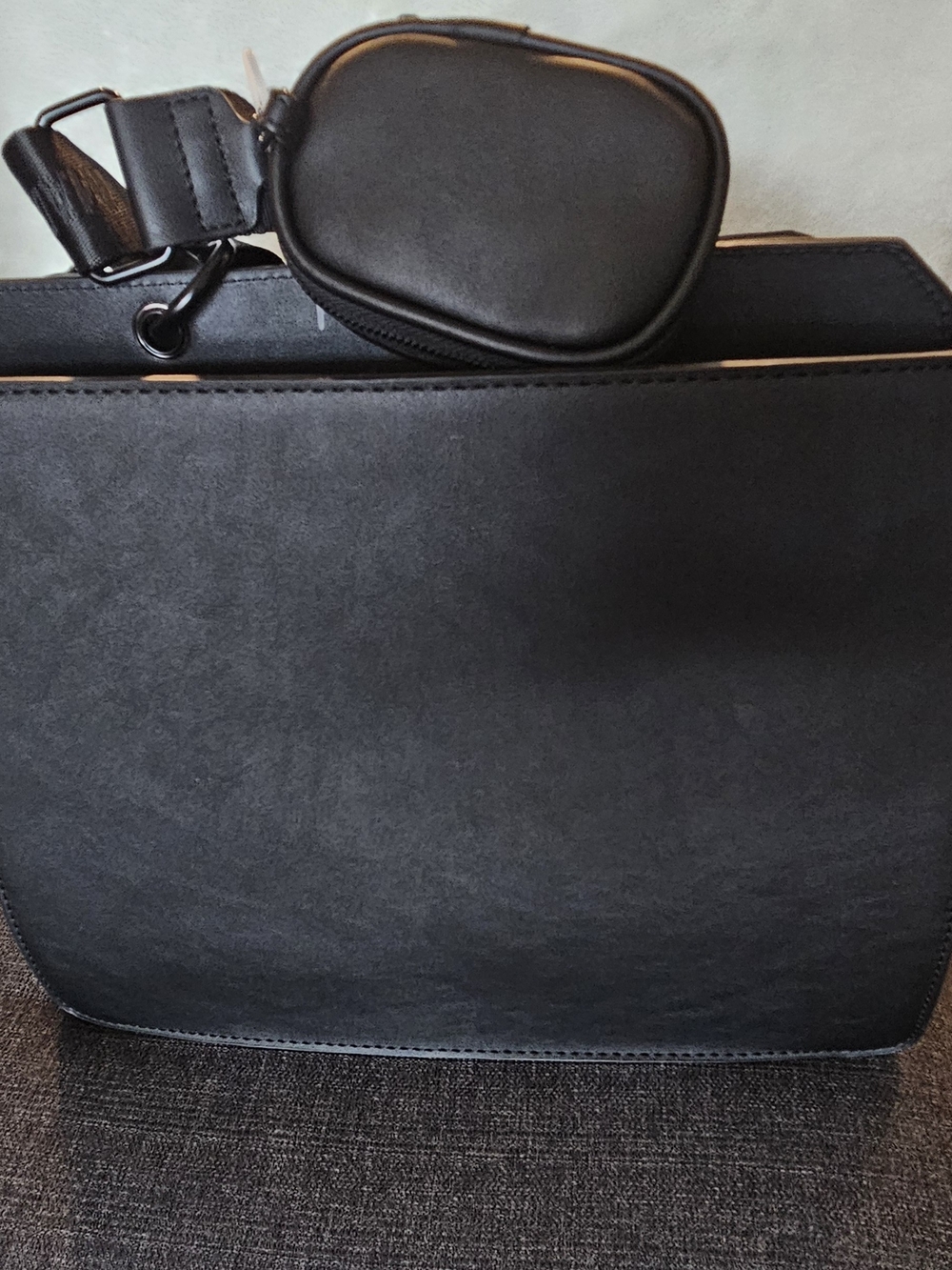 Steve Madden Black Beverlyn Special Edition Crossbody - Picture 4 of 11